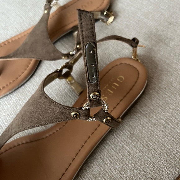 GUESS Sandals - Picture 4 of 4